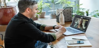 A Zoom alkalmazás frissítése néhány egyszerű lépésben